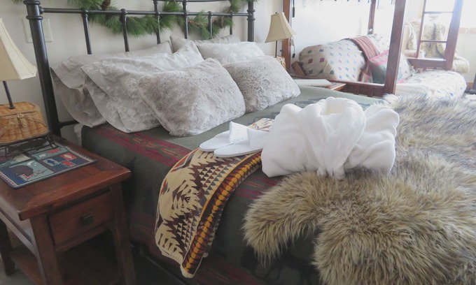 Parshall Apartamento | Self care Spa amenities Remote wilderness location no crowds.nAdequate vehicle!