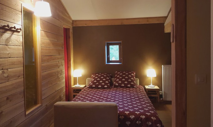 Annonay Cama Y Desayuno | Le Chalet du Parc proche du safari parc de Peaugres
