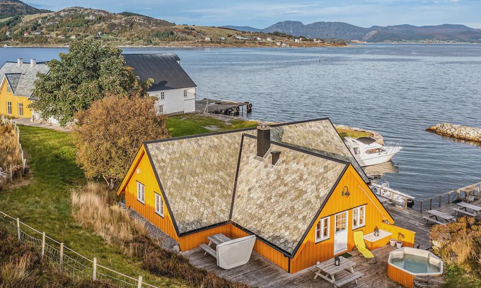 Sande Casa | Beach Front Home In Kvamsøy