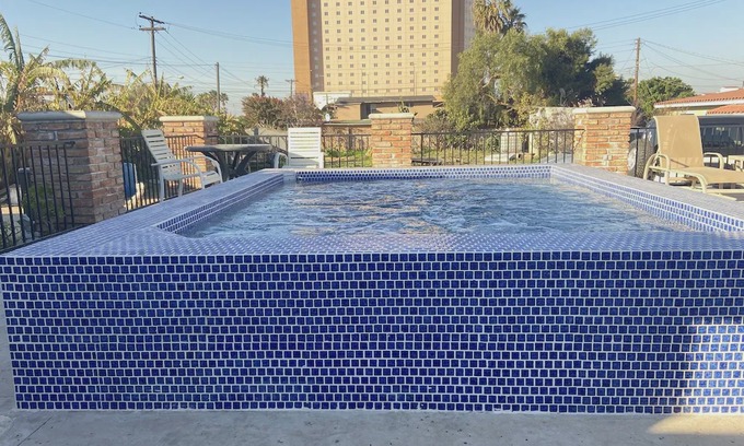 Centro Carretera Casa | Located one block from Rosarito Beach Hotel, beach, clubs, shops and more.