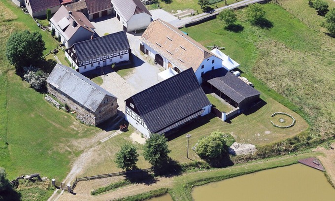 Crostwitz Apartamento | Cozy accommodation in the Vierseithof in an idyllic, rural location