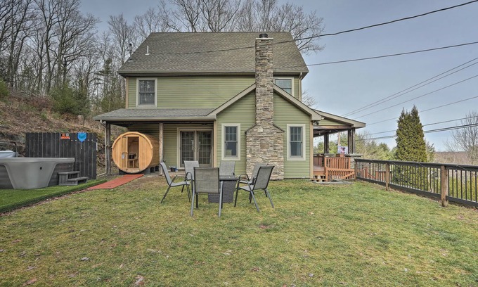 Paupack Casa | Large Yard and Games Edgewater Escape in Paupack!