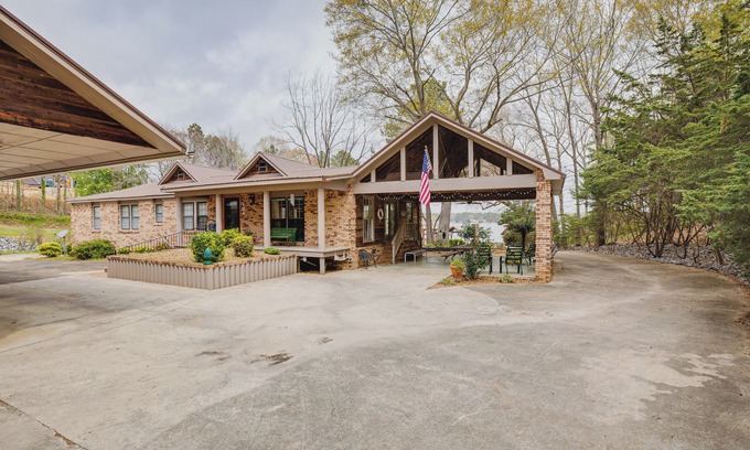 Leesburg Cabaña | Lakefront Leesburg Home w/Private Dock & Ramp!