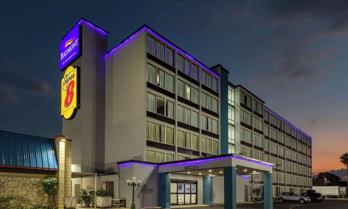 Bonanza Hotel | Super 8 by Wyndham Laredo