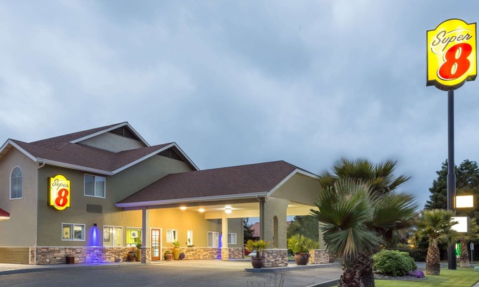 Fortuna Hotel | Super 8 by Wyndham Fortuna