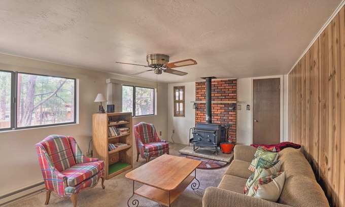 Torreon Casa | Show Low Cabin with Fire Pit Near Hiking!