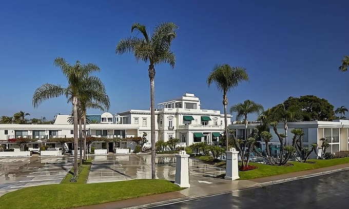 Coronado Casa | Vacation At its Finest! 3 Units, Beach Access! Close to Seaport Village