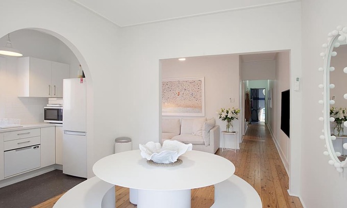 Bondi Beach Apartamento | Bondi Sands is a restful and minimal 2-bed apartment, minutes from the iconic beach