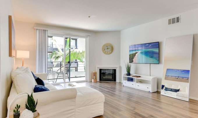 Marina del Rey Condominio | Nautical 2 Bdrm with Ocean Views