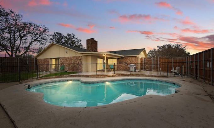 Northeast Carrollton Casa | Luxury Retreat in Carrollton – Pool, Patio & More