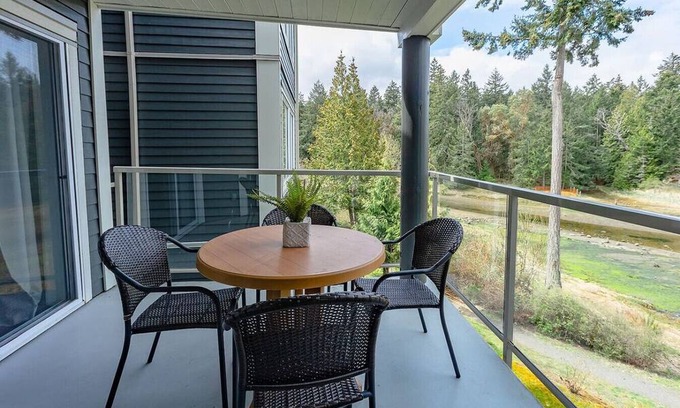 Regional District of Nanaimo Apartamento | Beautiful Ocean View from Living room
