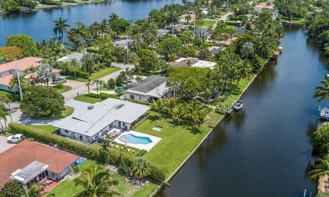 Lake Clarke Shores Casa | The Bird House - Lake Front in West Palm Beach!