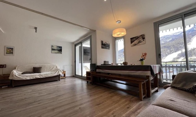 La Salle-les-Alpes Apartamento | 50m from resort center, 8th floor, view ski slopes, balcony, tv, ski locker, 38m², Serre Chevalier