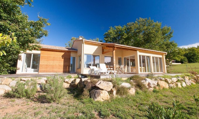Quillan Casa | Ordenado bungalow con lavavajillas