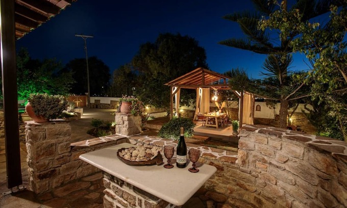 Naxos Town Villa | Naxos Chora Villa ''Vaporias'' with amazing garden