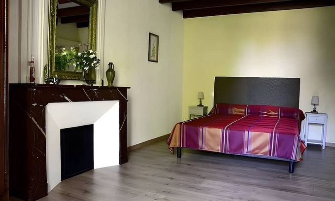 Reaux Cama Y Desayuno | Bed and Breakfast 'Le Vieux Noyer - Tilleul' con jardín compartido y Wi-Fi