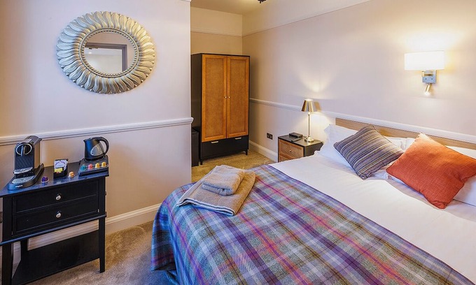 Padfield Apartamento | Located in the heart of Glossop in the High Peak, Westwood Boutique Aparthotel combines comfort with convenience. Set against the breathtaking backdrop of the Peak District.