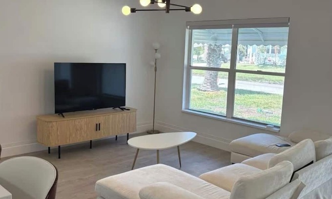 New Port Richey Casa | Chic Beach House