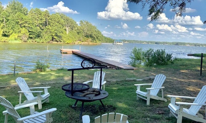 Dogwood Casa | Fireside & Faith cozy getaway on Lake Bob Sandlin
