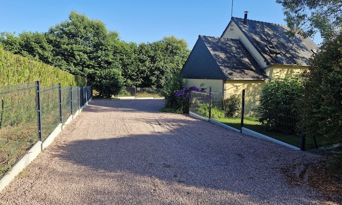 Saint-Nicolas-du-Pelem Casa | Quiet house. Pets welcome.