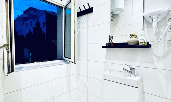 Klosterneuburg Apartamento | Compact Studio Apartment with Essentials, Ideal for 2 Guests