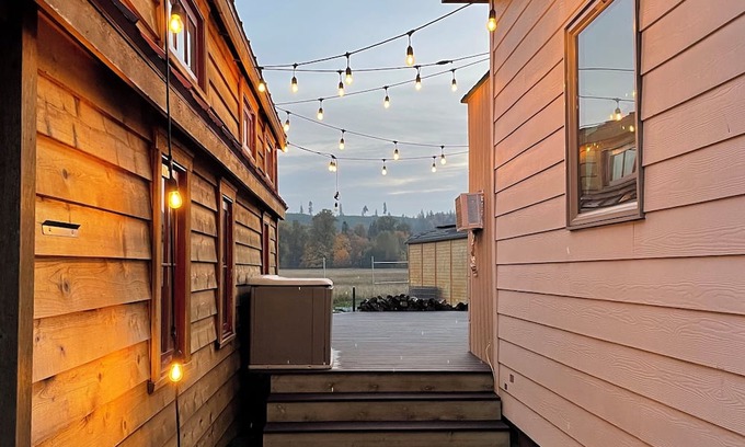 Shelton Otro | Tiny house on Organic Farm - Quiet & Clean w Fast wifi 3bd/1ba