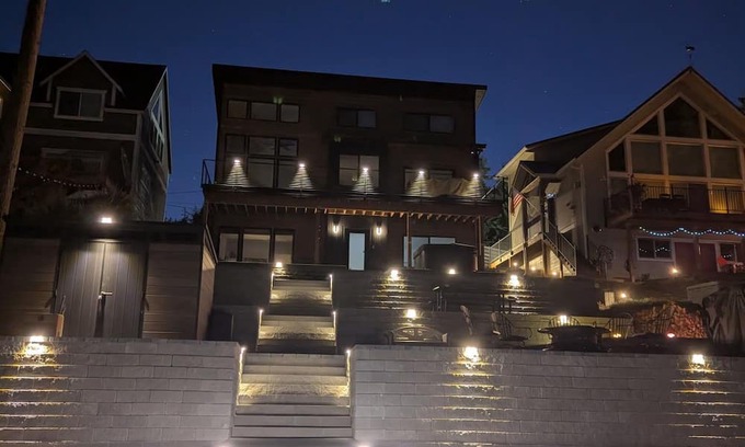 Shelton Casa | Lakefront Retreat - Dock, Golf, Hot Tub & Arcade