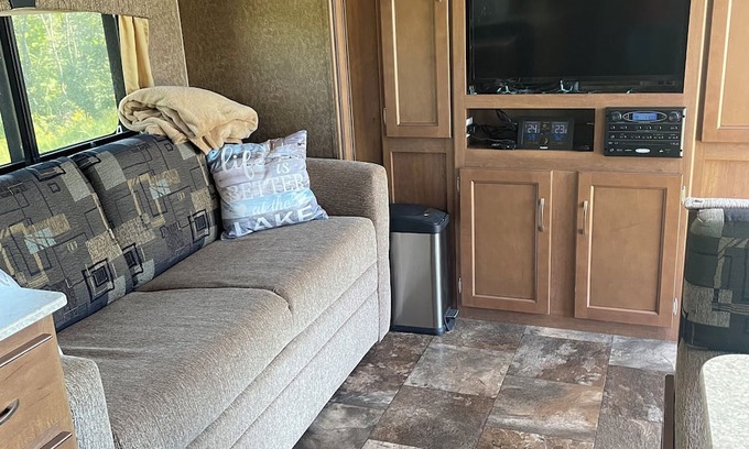 Se Ree Casa | Living the Lake Life 2 Bedroom Camper at Rough River Lake