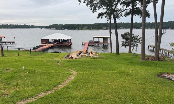 Flint Casa | The Cozy Sabbath Lakefront