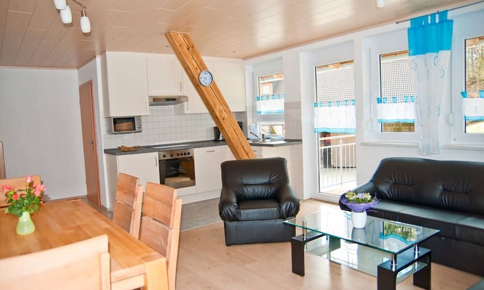 Owingen Apartamento | Holiday Apartment '3' with Mountain View, Shared Garden and Wi-Fi