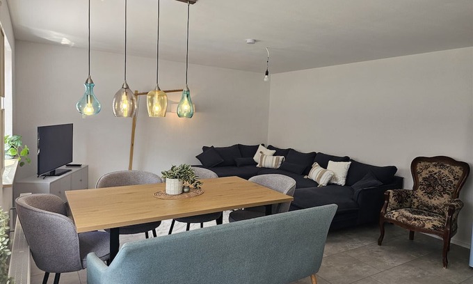 Muensingen Apartamento | Apartment 'Alb-Apfel' with Private Terrace, Shared Garden and Wi-Fi