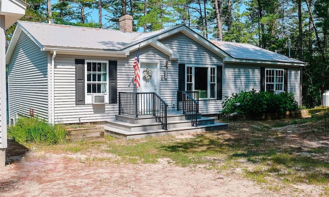 Denmark Casa | Still waters on Long Pond