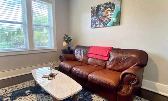 Detroit Apartamento | 30+Day Rentals + Comfy & Professional-Friendly