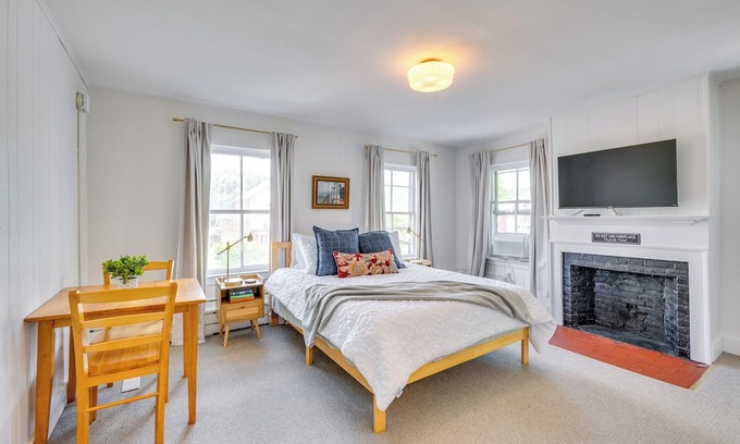 Waterbury Apartamento | 15 Mi to Stowe Mountain Resort: Main Street Studio