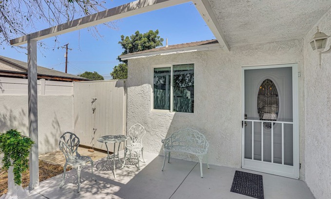 El Rancho Casa | 12 Mi to Downtown LA: Quiet Getaway w/Patio