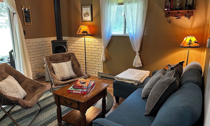 Mount Nebo Cabina | Cozy Cabin nestled in the woods between Summersville and Fayetteville WV