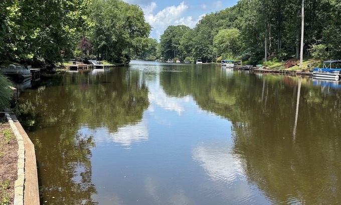 Locust Grove Casa | Beautiful, quiet lakefront property at Lake of the Woods, Virginia