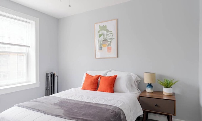 Detroit Apartamento | Long-Term Rental Comfy, Clean & Nurse-Friendly