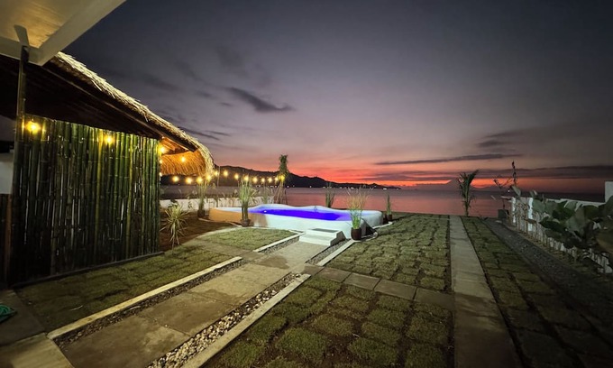 Sekotong Barat Villa | Sasak House:Private BeachFront Home