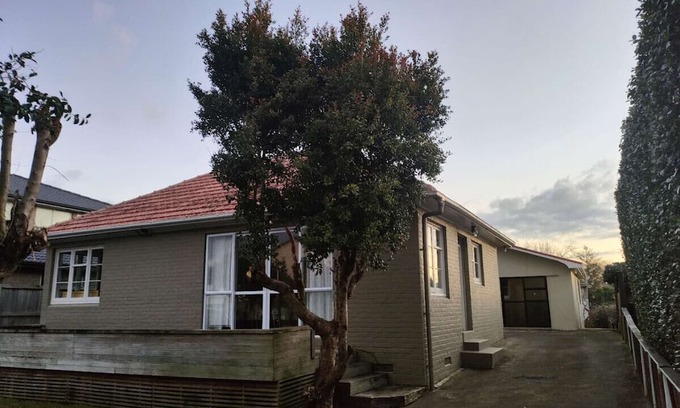 Mount Albert Casa | 7 Beds including 4 Double Beds, 1 Single Bed, 2 Double Sofa Beds, 8 Renton Road, Mt Albert, Auckland