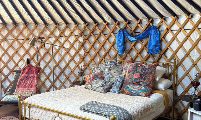 Madawaska Cabina | A Cosy Stay in an Authentic Mongolian Yurt!