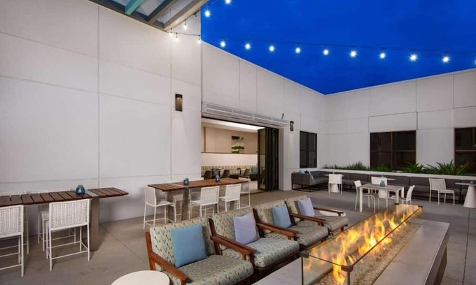 Chandler Hotel | 4 Relaxing Units with Outdoor Pool Access! Onsite Dining!