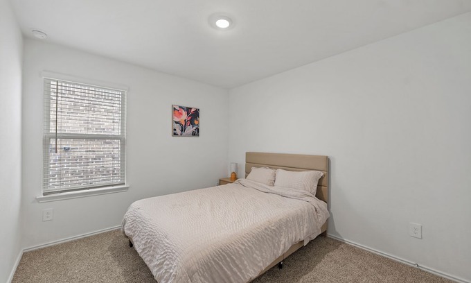 Spring Casa | Fully furnished with utilities, 3 bedrooms close to IAH airport, pets welcome!