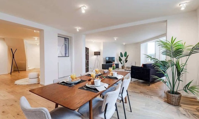 Etterbeek Apartamento | Luxury Penthouse with Panoramic Views 3BR