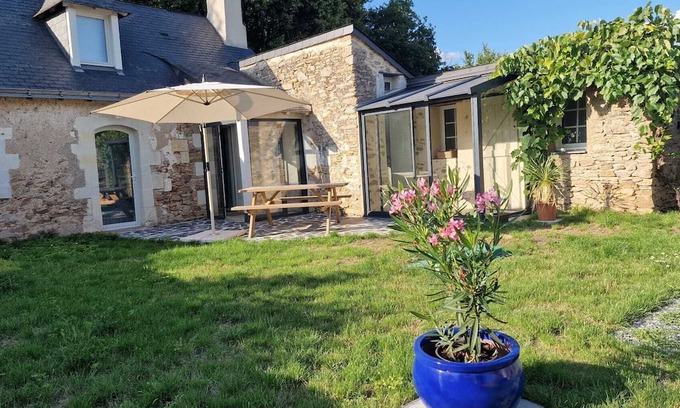 Blaison-Saint-Sulpice Casa | Country house La Berlotte village of Blaison Gohier