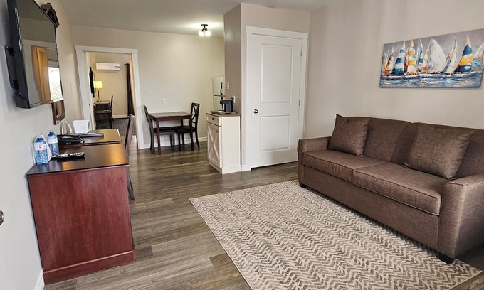 Charlottetown Apartamento | Cozy, Comfortable Hotel Suite with a Kitchen