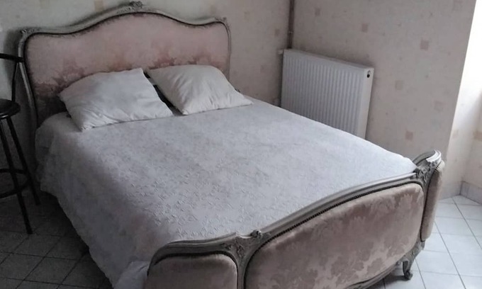 Le Chatelet Casa | Country house with nearby shops, swimming pool and beautiful garden
