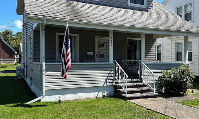 Conneaut Casa | Hanks Harbor, 1/4 mile from Marina and Beach