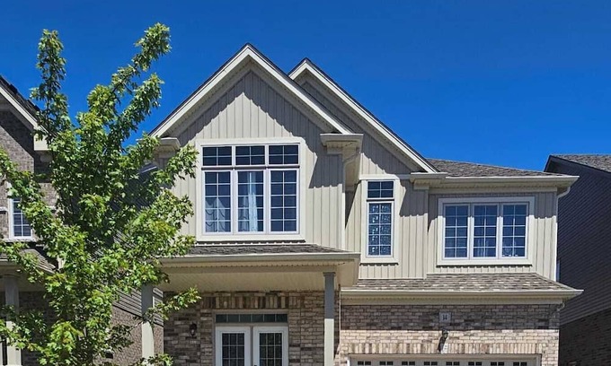 Ayr Casa | Spacious 5-Bed home, Bedm on Main Floor, 10/15 min to Paris/Cambridge/Kitchener