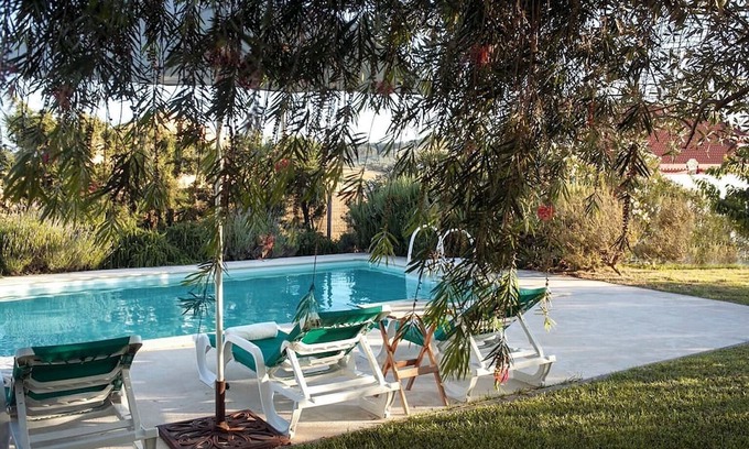 Cadaval Cabaña | Cottage 'Casa Das Alfazemas' with Shared Pool, Private Terrace and Wi-Fi